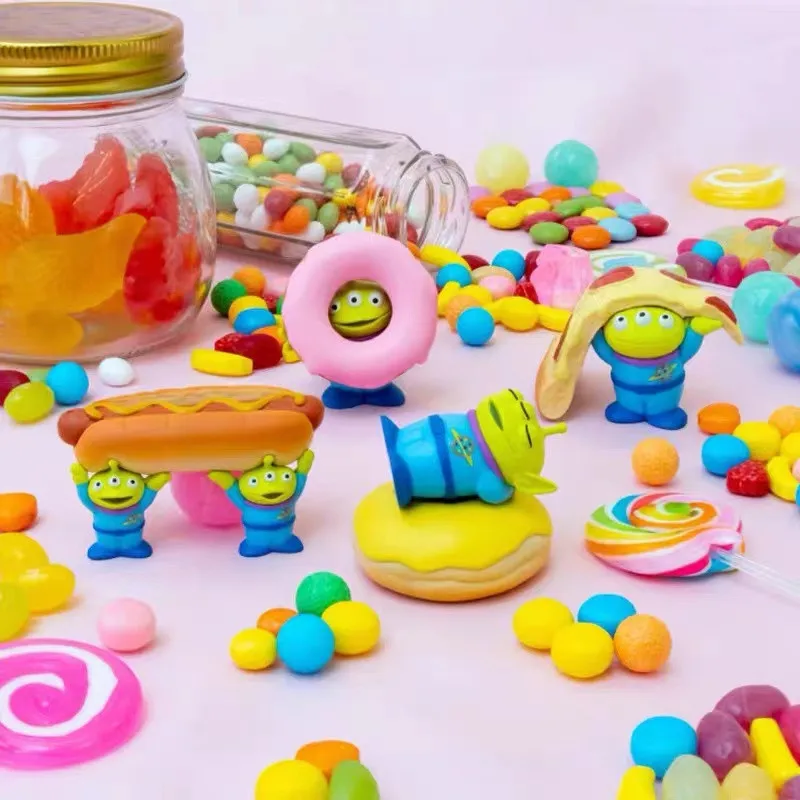 

Экшн-фигурки из мультфильма «История игрушек» из мультфильма «инопланетянин»