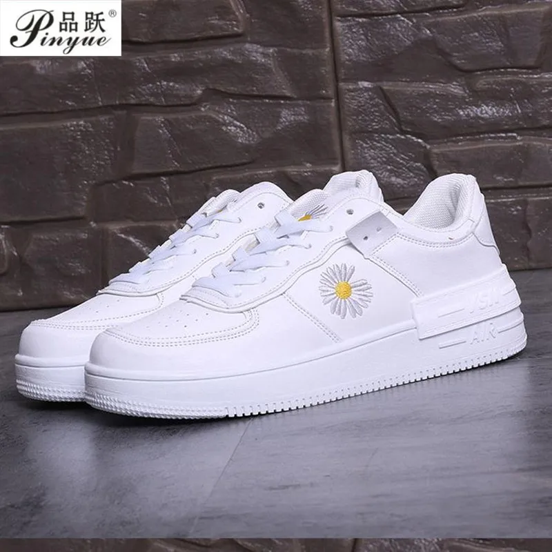 Купи Women's men Vulcanize Shoes Spring New style hot sale Casual Classic PU Leather Shoes Women Casual White Shoes Sneakers 35-44 за 638 рублей в магазине AliExpress