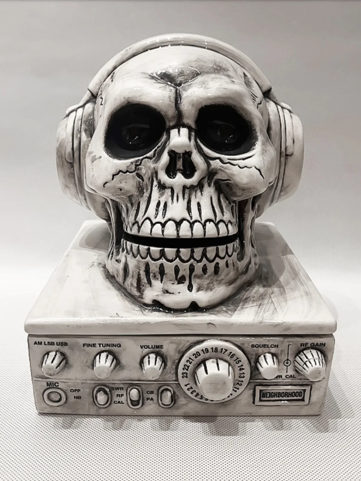 

NEIGHBORHOOD BOOZE RADIO listen to music skull incense burner NBHD Japanese style aromatherapy burner ornaments