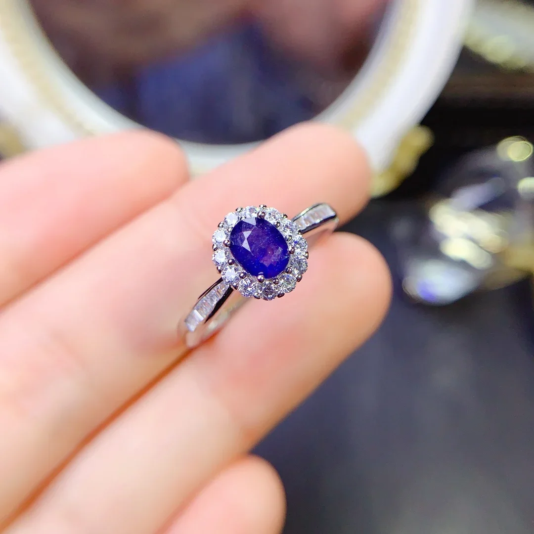 Женское кольцо из серебра 925 пробы с сапфировым стеклом