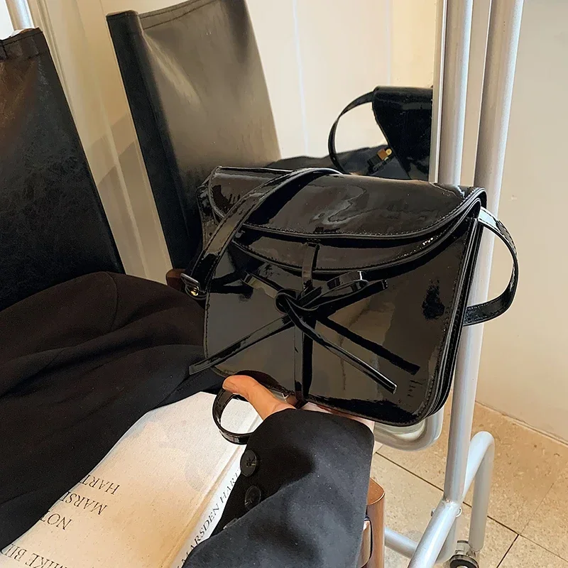 Квадратные сумки через плечо с клапаном и карманом однотонное внутреннее