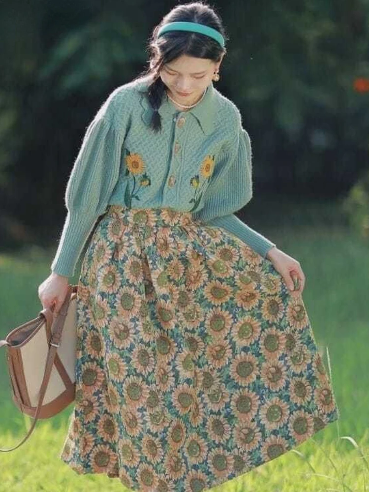 Женский вязаный кардиган с цветочной вышивкой