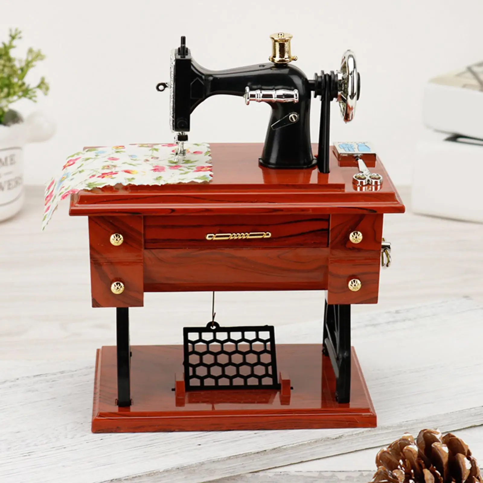 

Vintage Style Sewing Machine Music Box Miniature Figurines Clockwork Music Box Table Decor for Musical Gifts Home Decoration