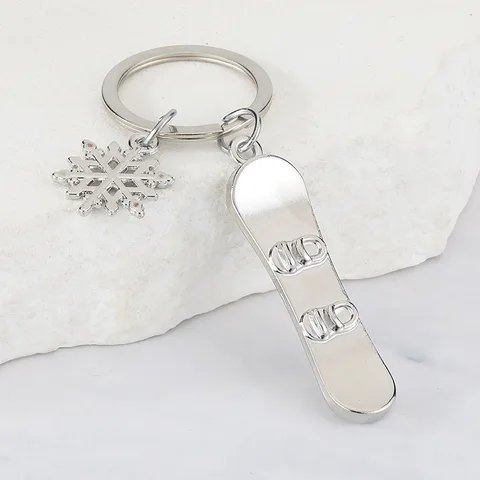 Брелок CHYVENEE радужный серебристый