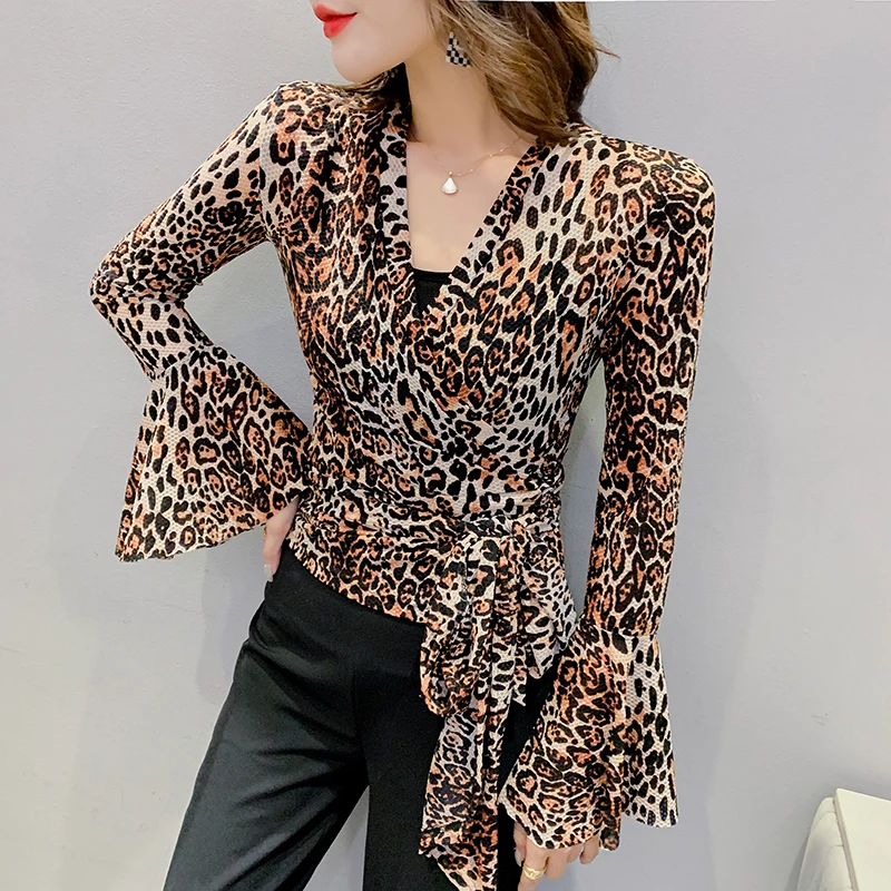 

2022 New Fashion Summer Tshirts Korean Chic Womens Tops Leopard Print Flare Sleeve V-Neck Bow Bandage Bottoming TShirt