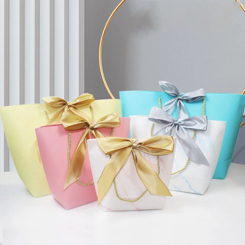 

15Colors 20PCS Gift Bag Present Paper Package With Ribbon Wedding Pack Box Favors Birthday Party Pajamas Clothes Wig Packaging