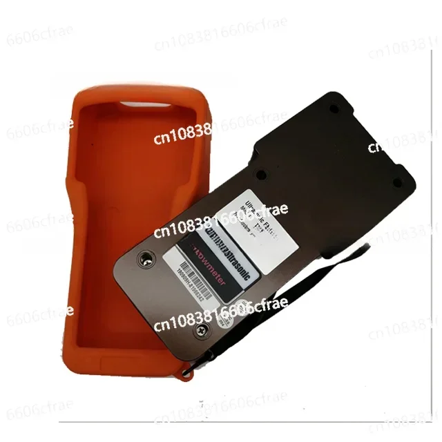 Ручной ультразвуковой расходомер с зажимами датчиков