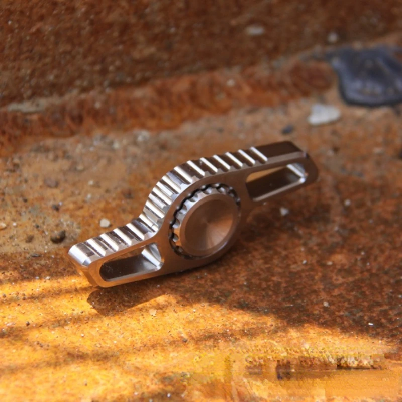 

Saw Shape Titanium Alloy Fingertip Gyro R188 Bearing Decompression Tool EDC
