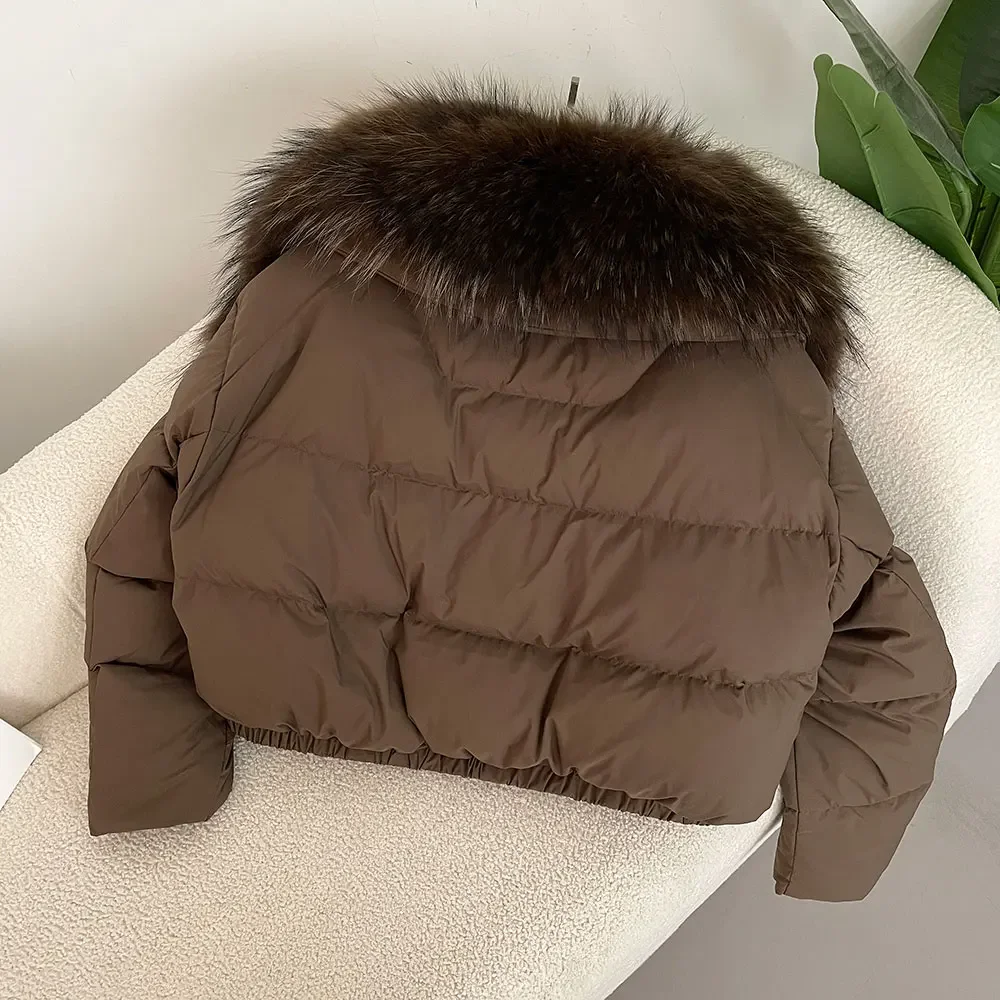 Женский пуховик с воротником из натурального меха на белом утином пуху