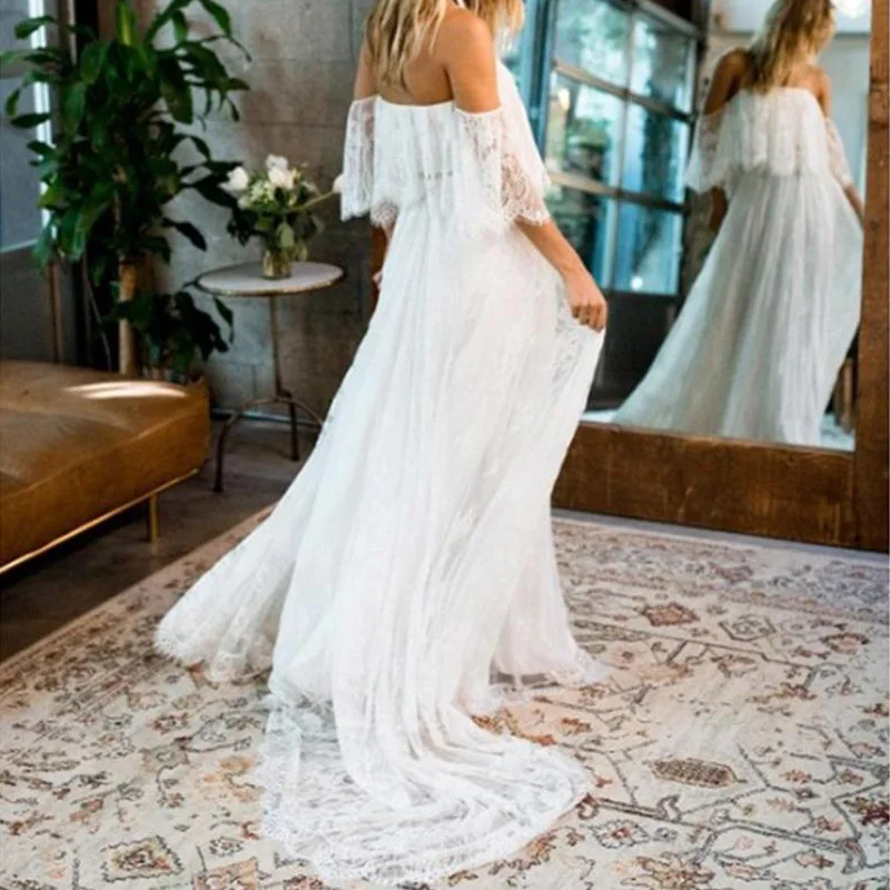 Женское летнее платье с открытыми плечами и коротким рукавом