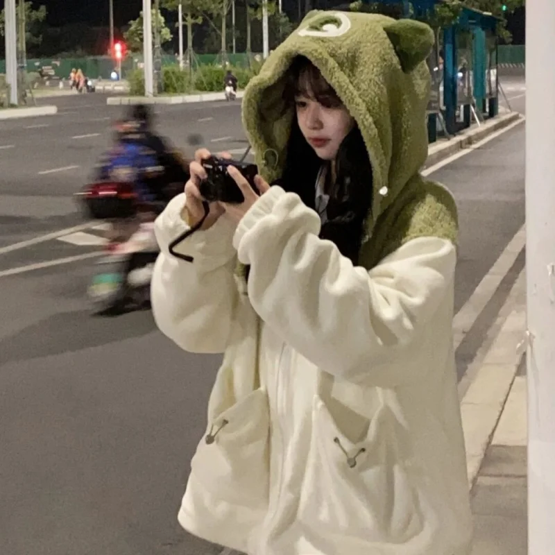 New Autumn and Winter Korean Fashion Gentle Wind Niche Design Advanced Thick Coat and Velvet Coat Cute Color Matching Girl