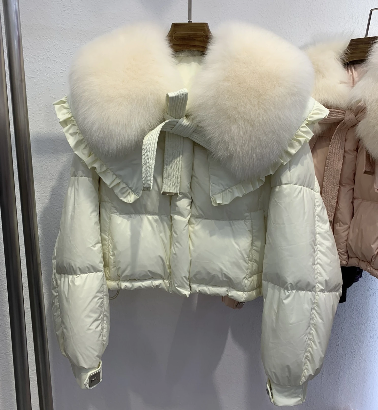 2023 натуральный мех роскошный большой короткий пуховик с воротником из