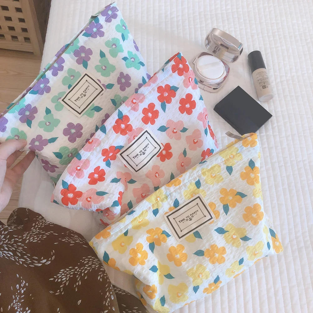 

Flowers Print Cosmetic Bag Summer Sweet Romantic Washing Bag Large Capacity Women Travel Cosmetic Pouch Make Up Storage Clutches
