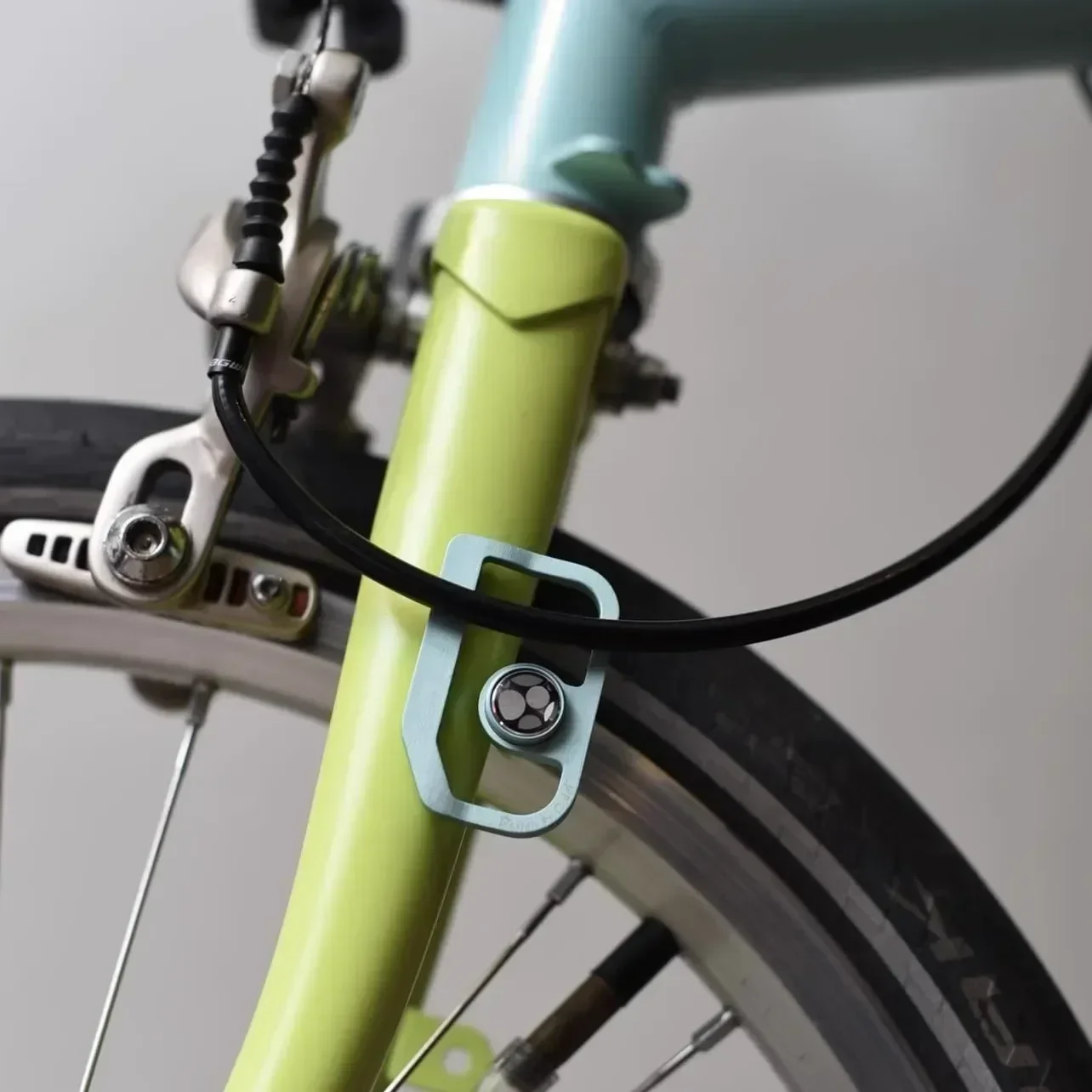 Фото COLORPLUS Для передней вилки Brompton, алюминиевая защитная пластина, только для модели E №1