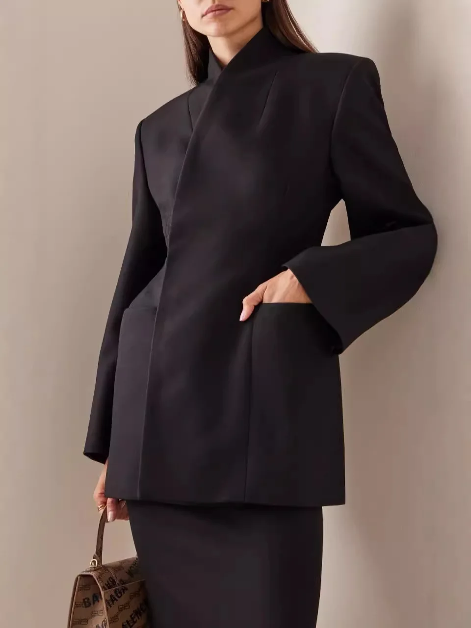 Элегантный белый пиджак с воротником-стойкой и двойным карманом женский модный