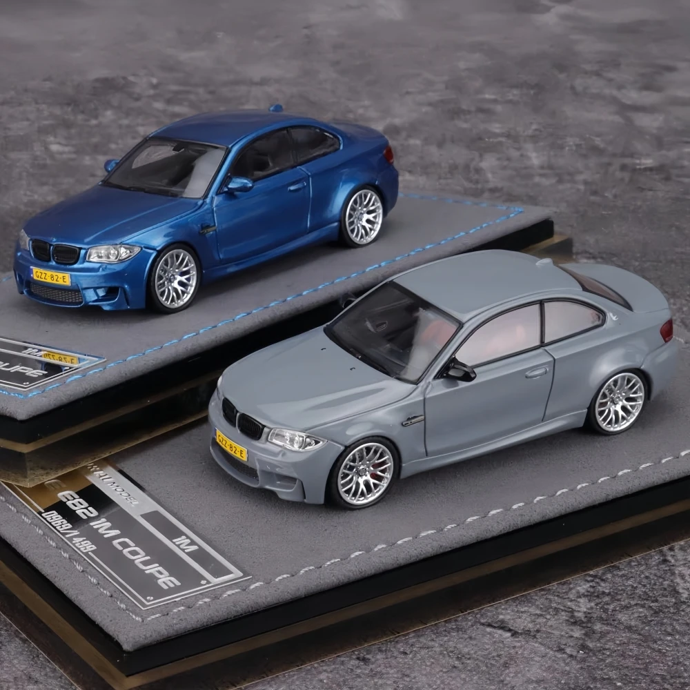 Фото Коллекционная модель автомобиля Mortal 1:64 F82 1M COUPE из литого металла №1