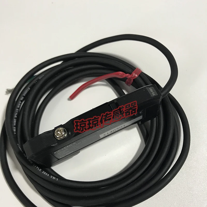 

Новый оригинальный двойной дисплей Keyence, цифровой оптоволоконный датчик связи, терминальный модуль усилителя FS-RS1