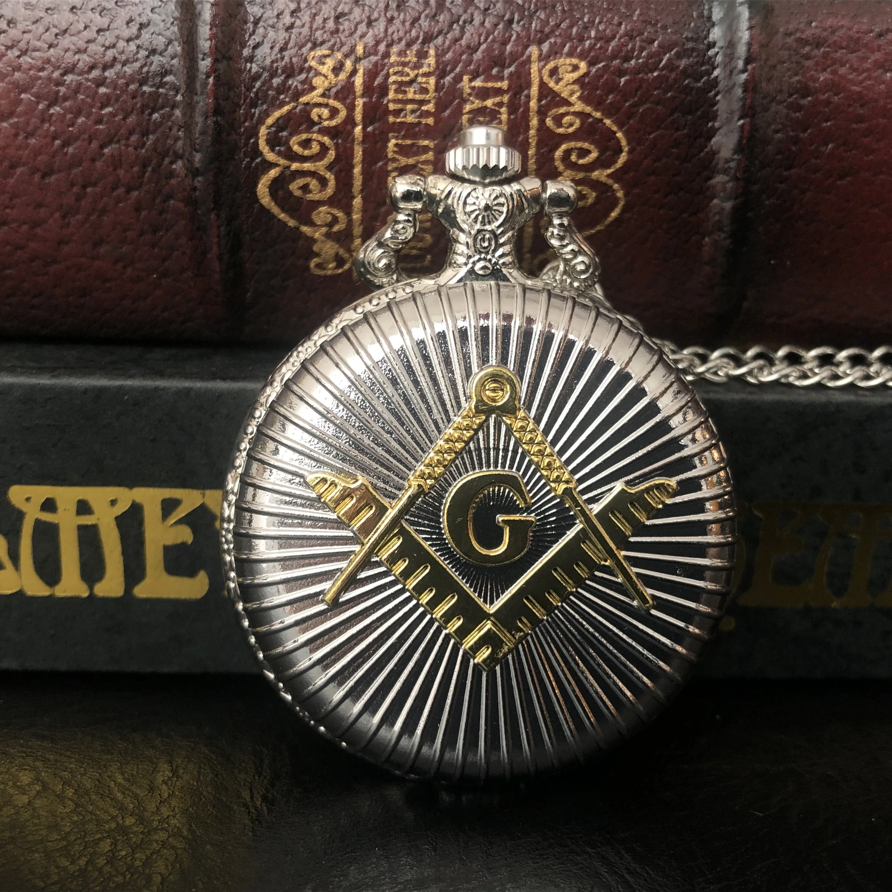 

Vintage Silver Masonic Freemasonry Chrome Square and Compass Mason Retro Necklace Pendant Quartz Pocket Watch Best Gifts