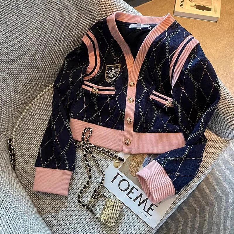 Изящный вязаный костюм во французском стиле мужской и женский весенне-осенний