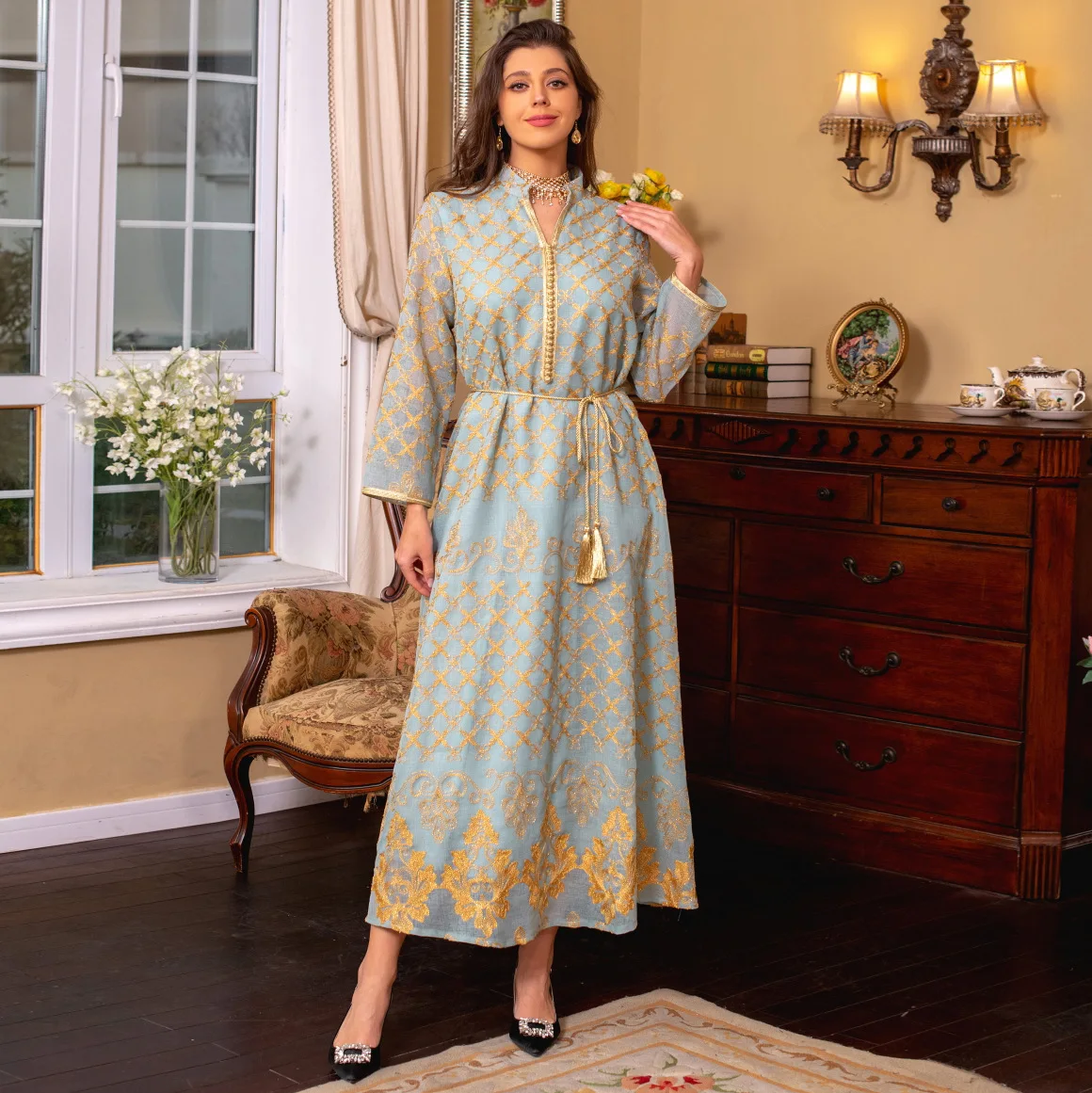 New Middle East Abaya Muslim Emobroidet Dress Dubai Saudi Women's Clothing with Belt Fashion Long-sleeved Party Gowns