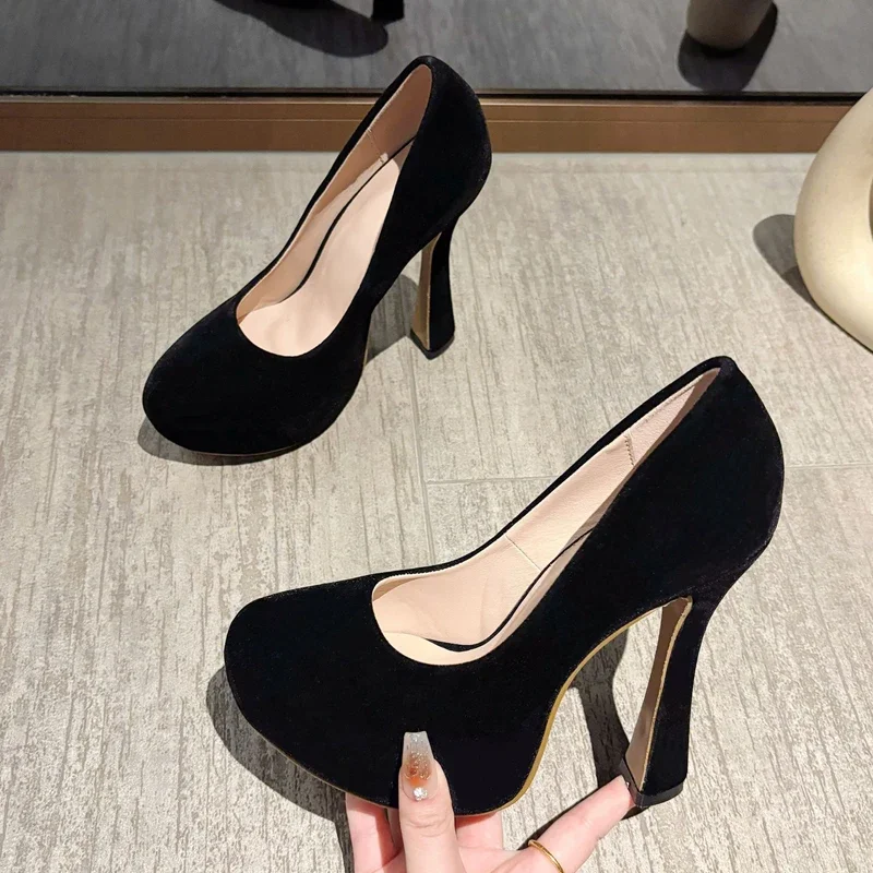 Женские туфли-лодочки на массивной платформе с круглым носком