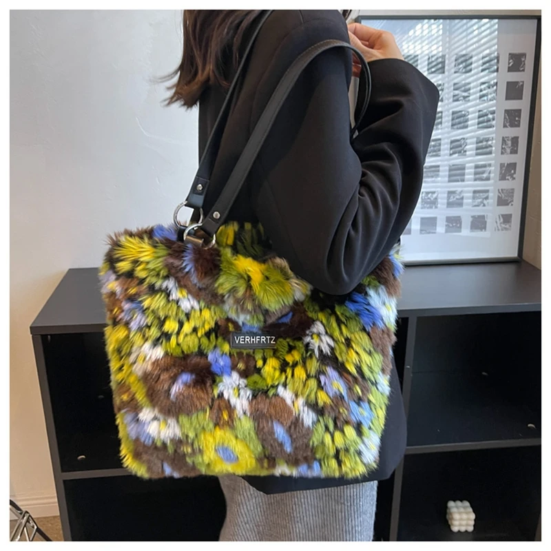 

Women's Plush Tote Bag Autumn and Winter Large Capacity Handbag Designer Oil Painting Art Color Bag Commuter Bag Bolso De Mujer