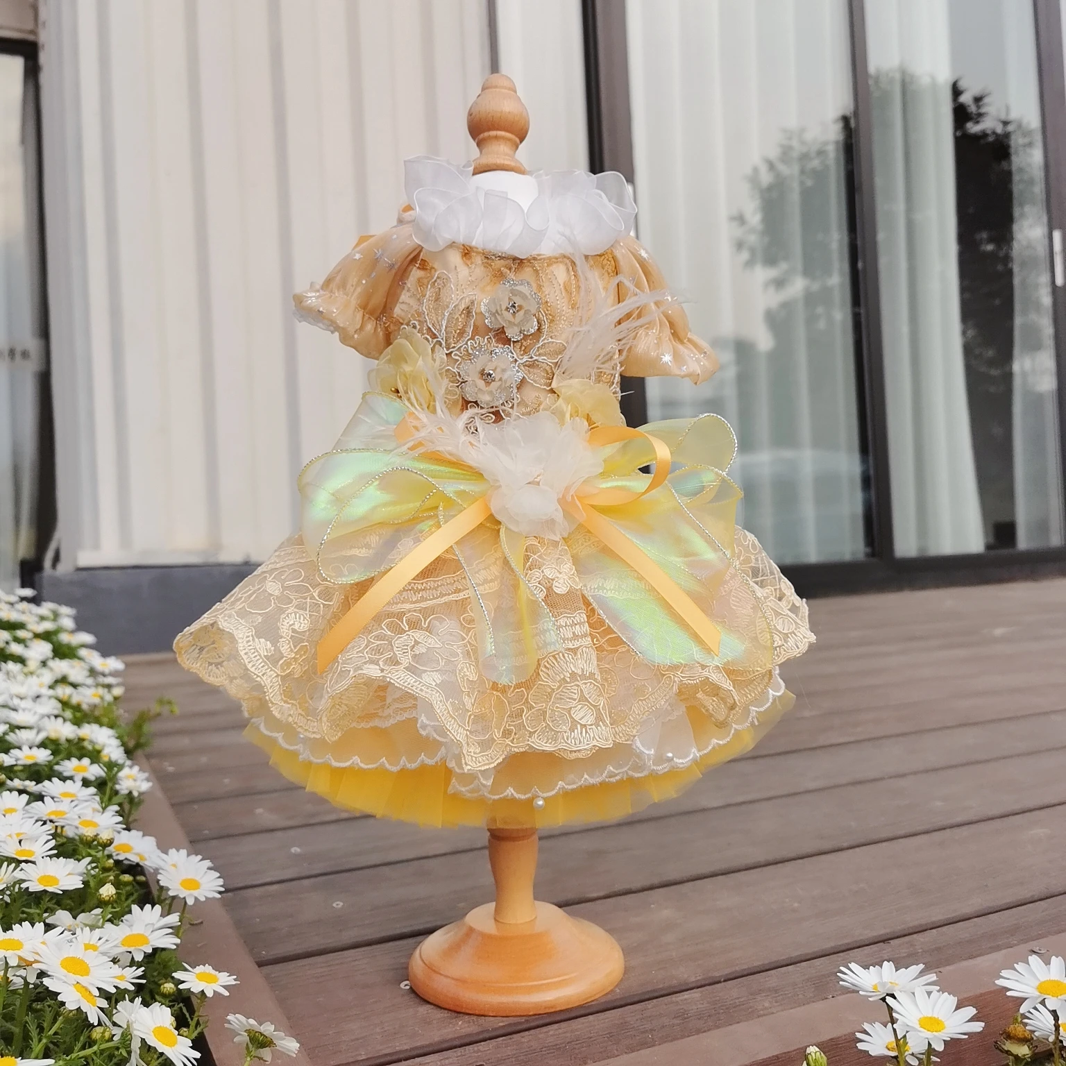 

Luxury Court Style Pet Dog Clothes Gold Embroidery Flower Handmade Dress For Small Medium Dog Chihuahua Poodle Outfits Dog Skirt