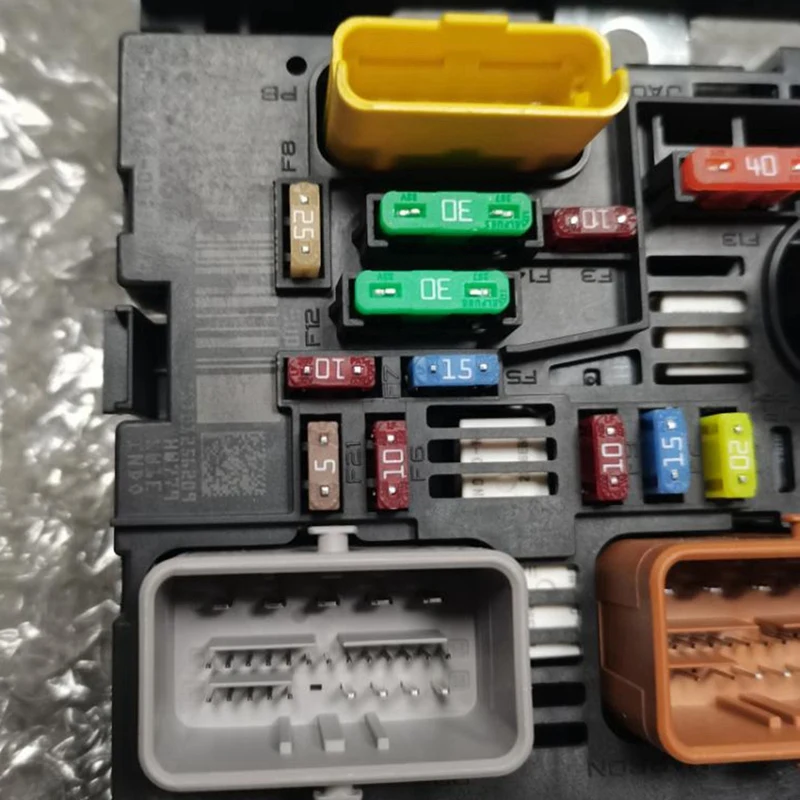 Новый блок предохранителей двигателя R04 6500HH 6500FT 6500KQ 9807028880 для Peugeot 308 607 807 Citroen C4