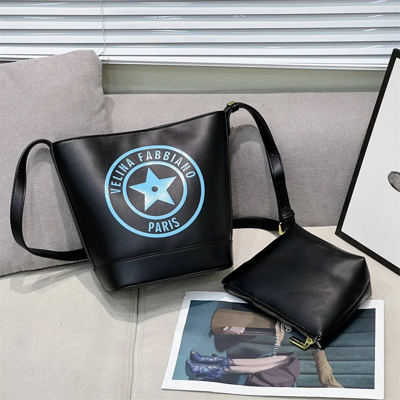 

Сумка-мессенджер на одно плечо с принтом женская, модный саквояж кросс-боди известного бренда, вместительный чемоданчик, 2023