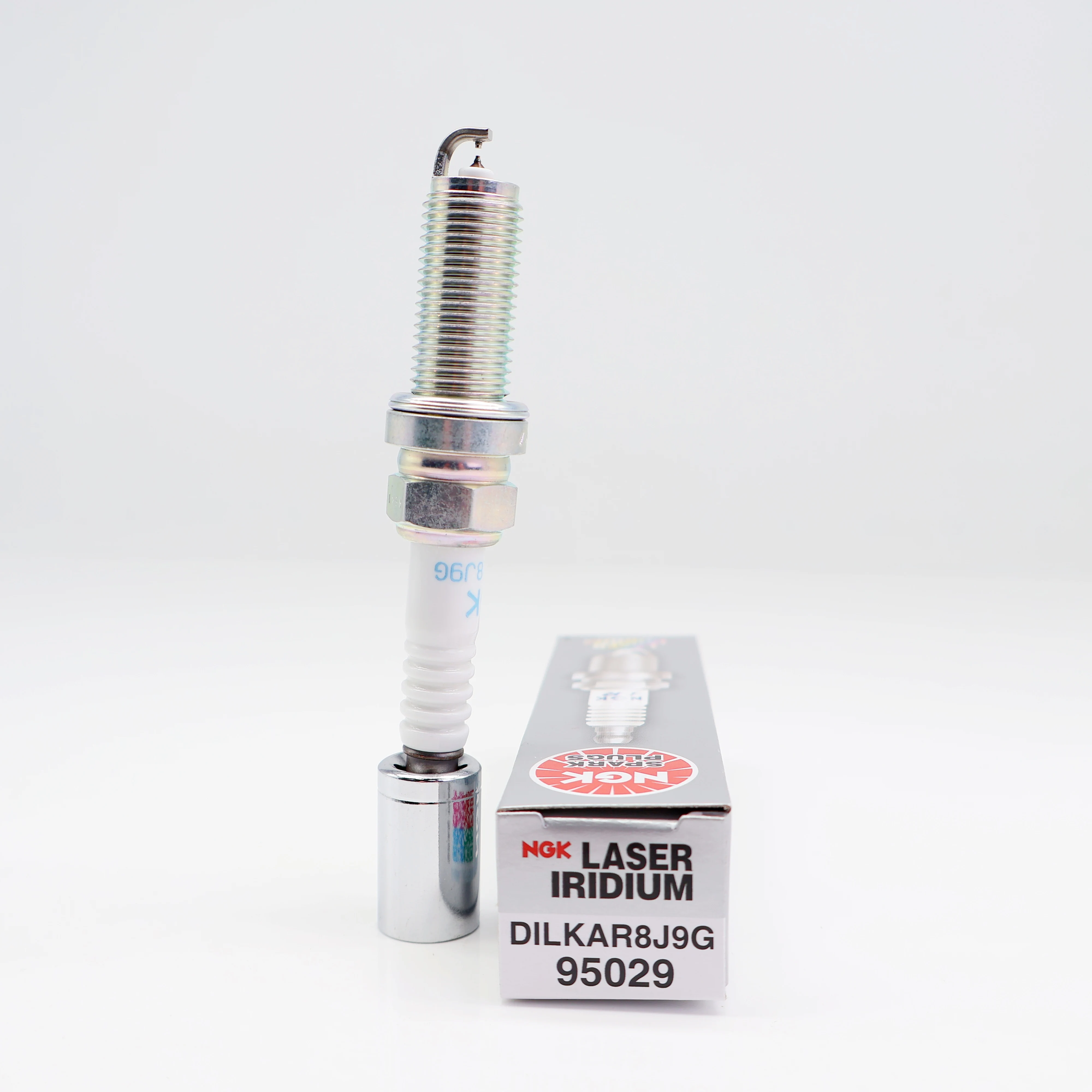 Фото Оригинальная иридиевая свеча зажигания NGK DILKAR8J9G/95029 (новая) для Accord, CR-Z и других моделей, аналог OE 90919-01285 №4