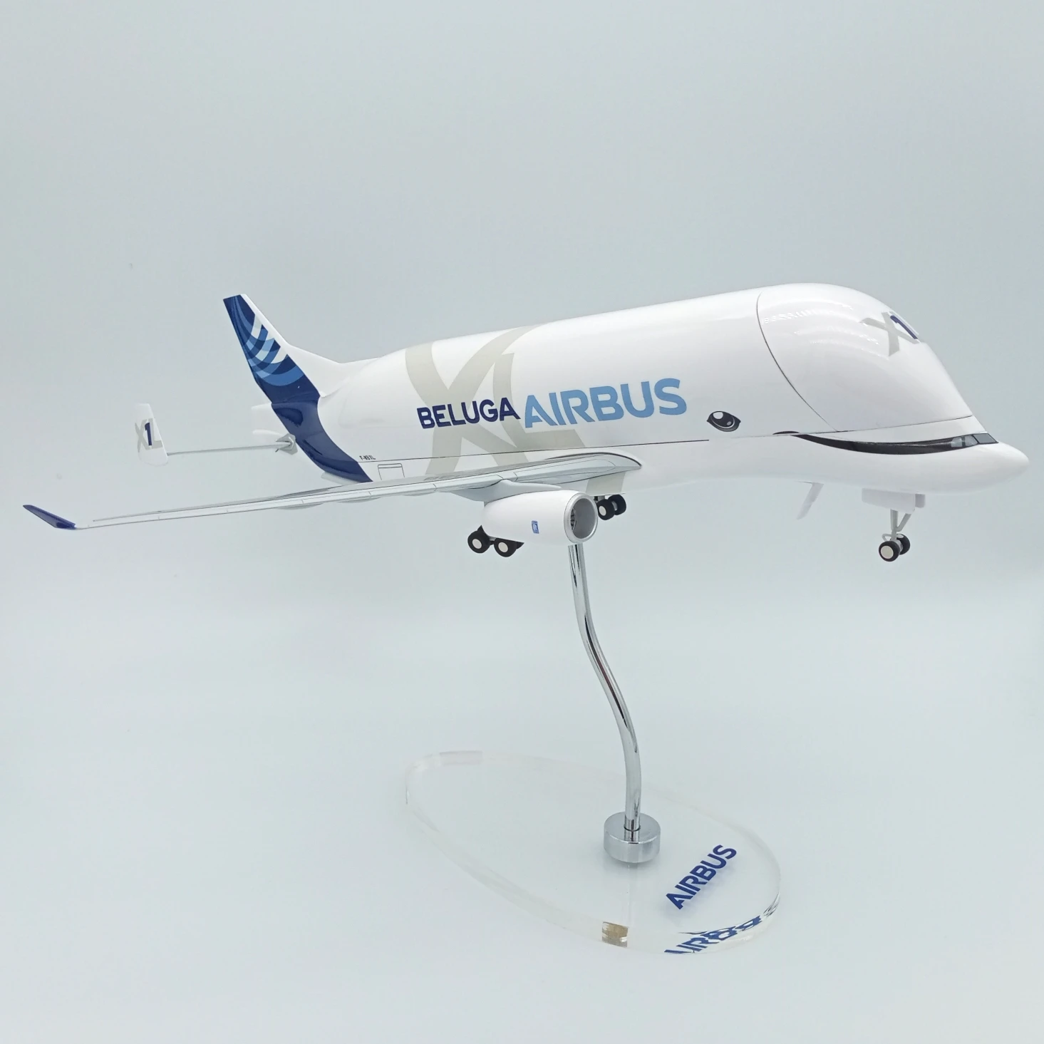 1:200 Airbus A300-600ST BELUGA Airlines Transport Machine With Base Alloy Aircraft Plane Collectible Display Model Collection