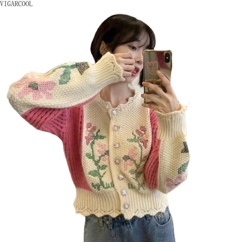 

Женский Короткий трикотажный кардиган с круглым вырезом и вышивкой