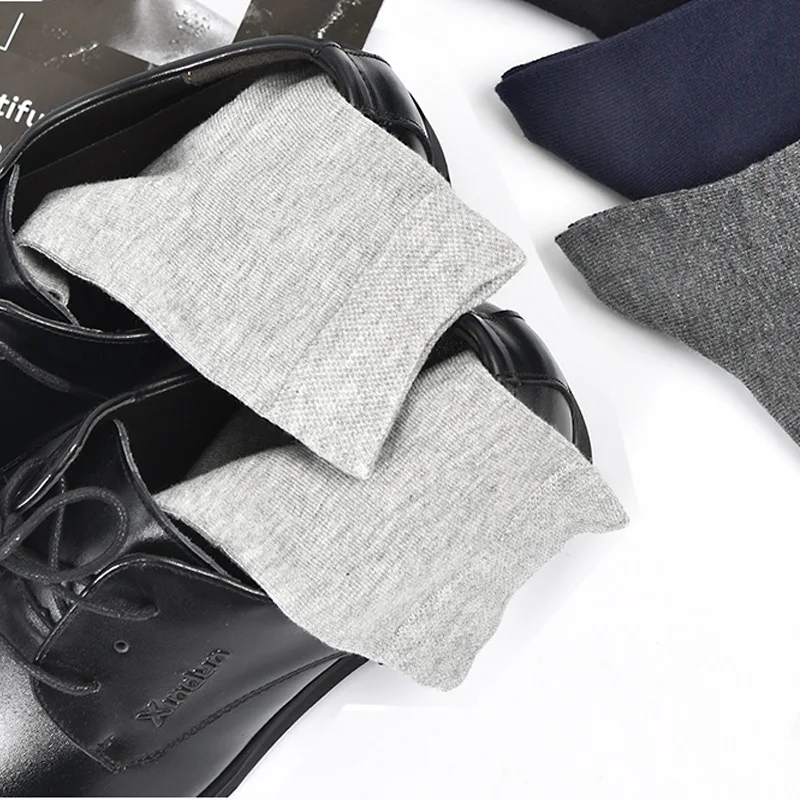 1 Pairs of Men's Cotton Pure Color Socks Spring and Summer Breathable Medium Tube Men's Socks Black and White Casual Socks