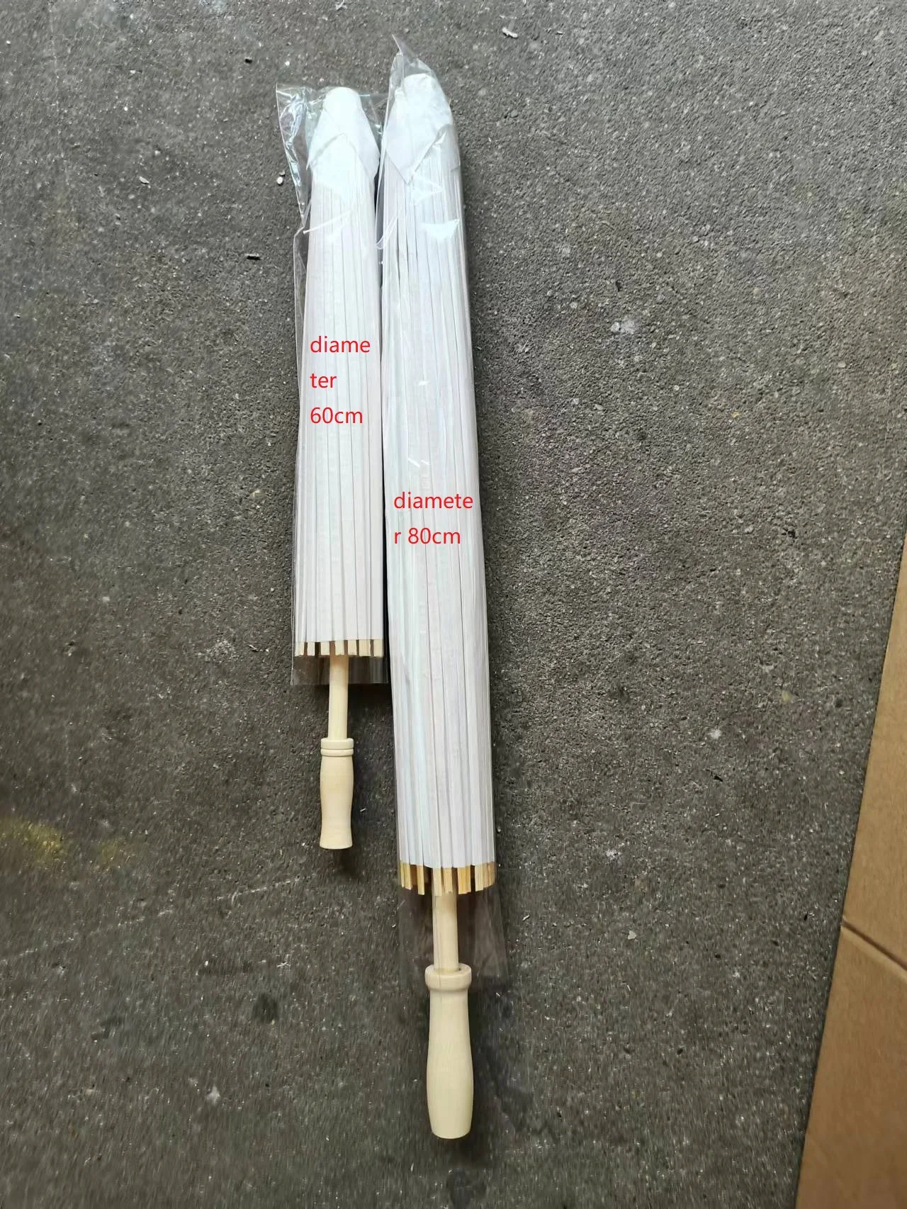 Китайский крафтовый бумажный зонт для свадебных фотосессий и вечеринок, белый длинный зонт на длинной ручке, 30 штук 60/80 см.