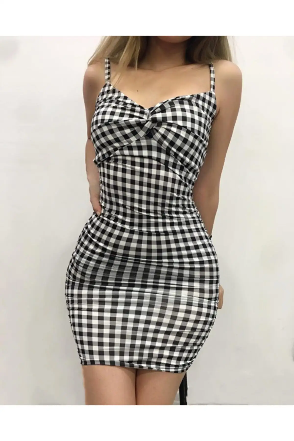 

Платье-мини из песчаной ткани на бретелях