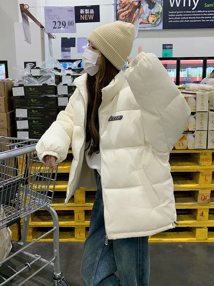 Кремово-белый короткий пуховик с воротником-стойкой женская зима 2024 новинка на