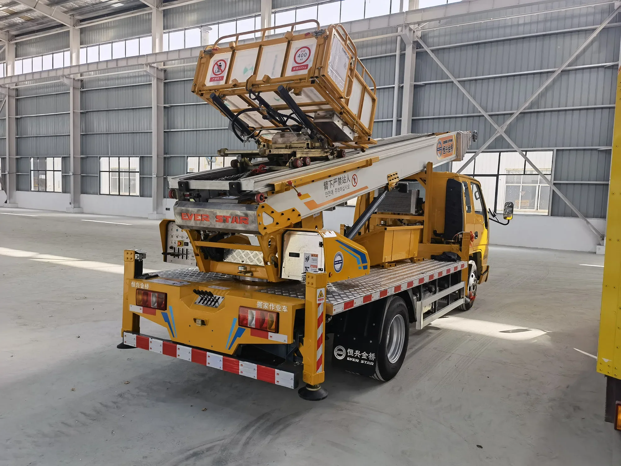 EVERSTAR грузовик с лестниковым подъемником 4x2 телескопическая стрела воздушная