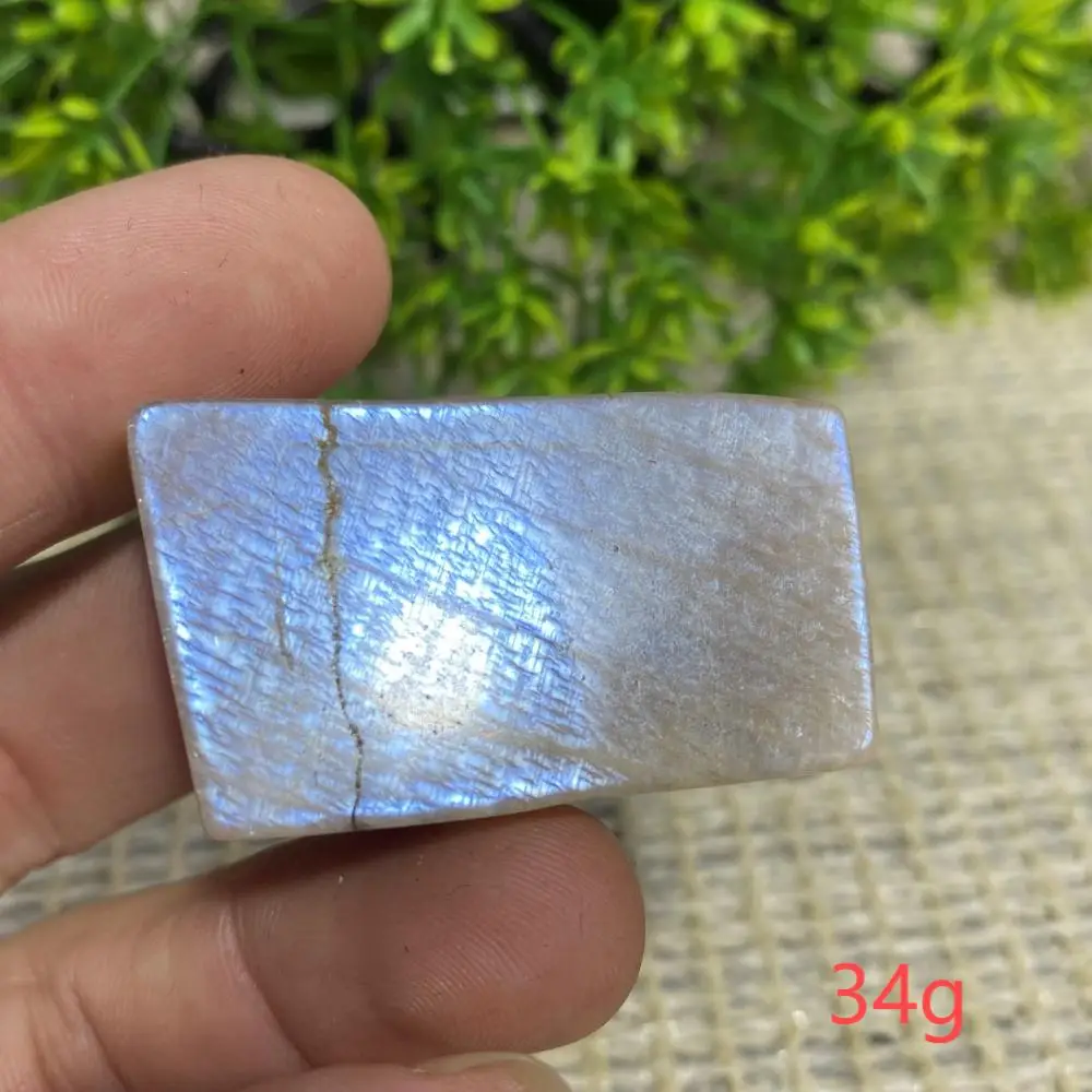 

Радужный лунный камень для дома