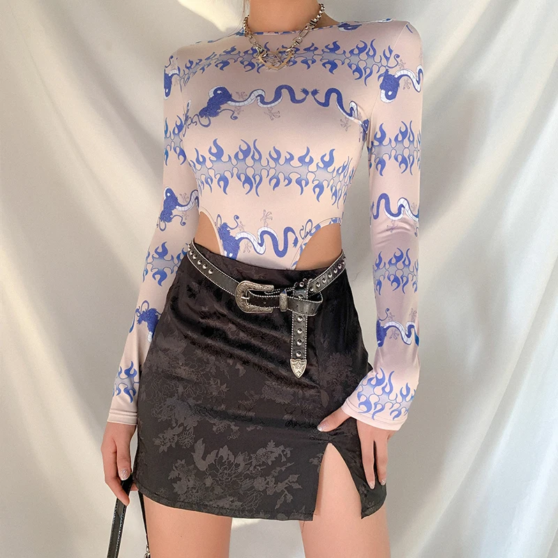 

Женское боди с длинным рукавом и принтом граффити