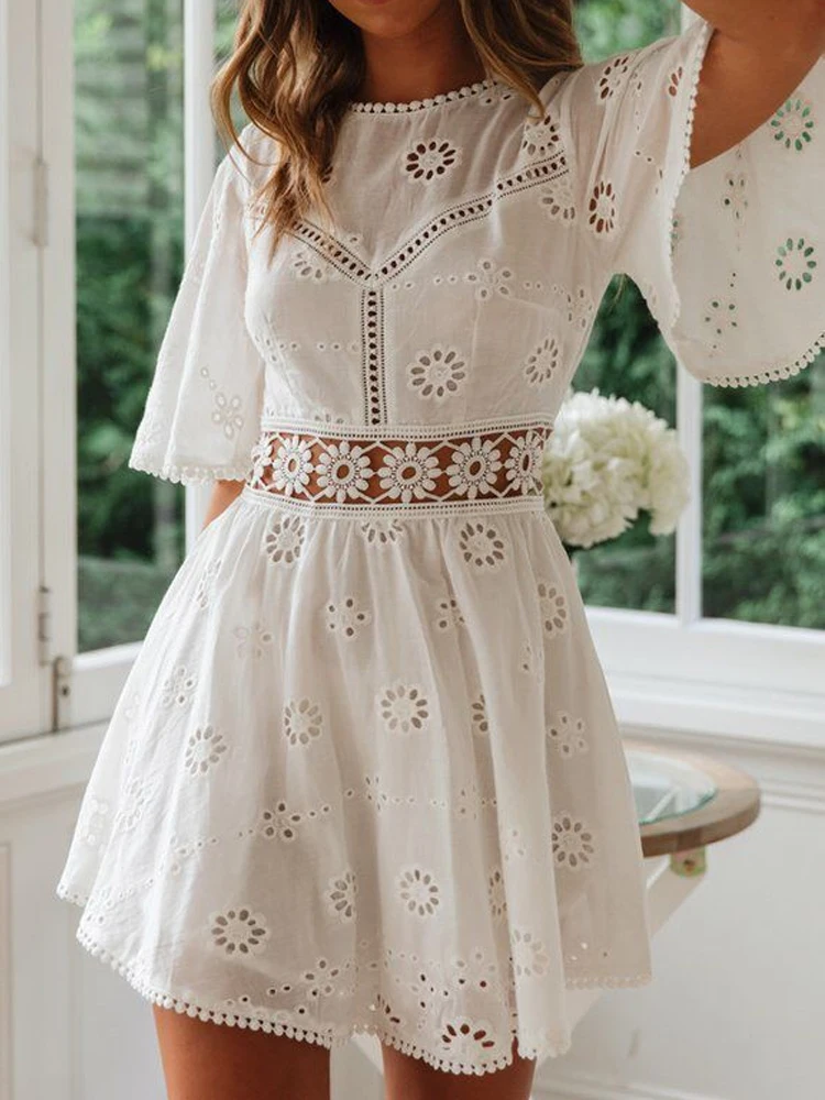 Женское Хлопковое платье с открытой спиной белое ажурное Повседневное