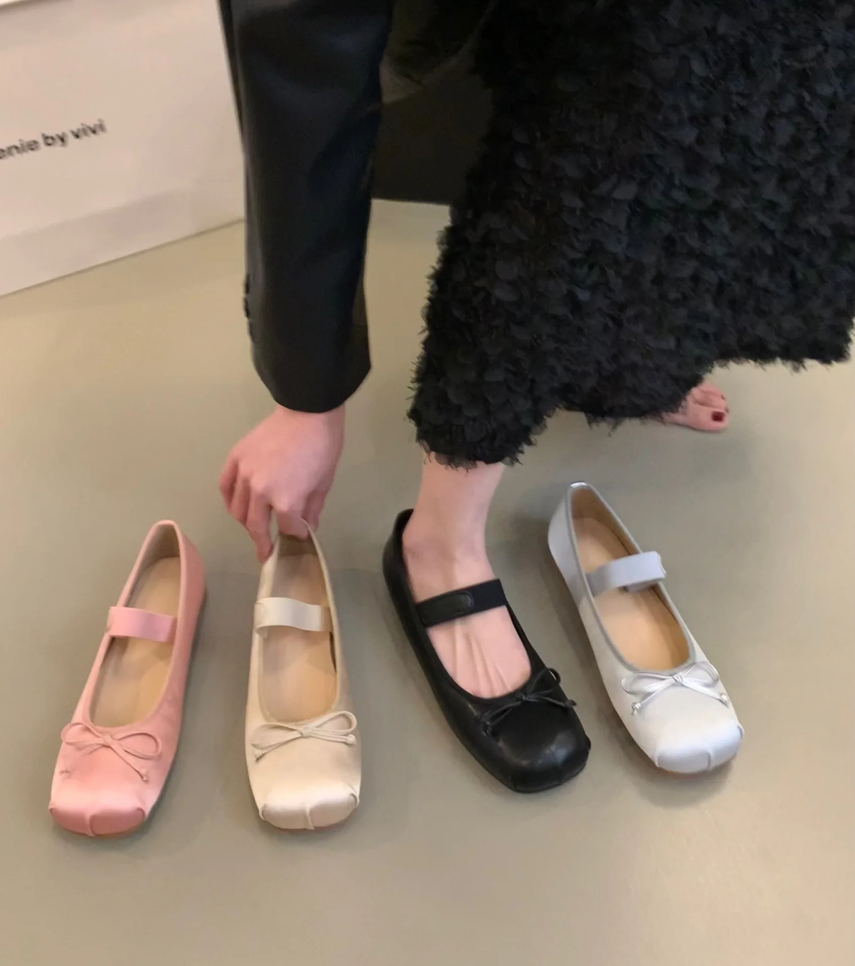 

Розовые балетки на плоской подошве, новинка 2023, весенние атласные Серебристые Туфли Мэри Джейн в стиле ретро