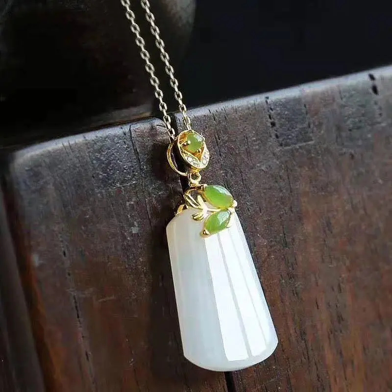 

Ожерелье с подвеской-халцедоном в китайском стиле