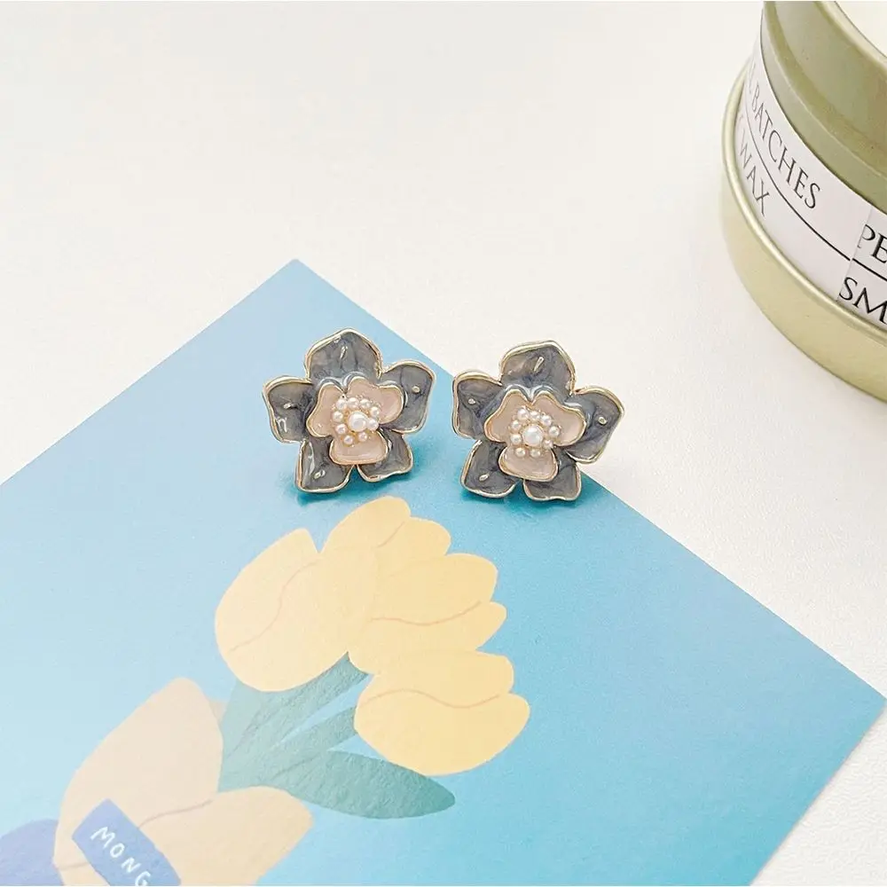 

Vintage Klein Blue Flowers Pearl Enamel Earrings Fashion Personality Drops Of Glaze Three-dimensional Temperament Earrings