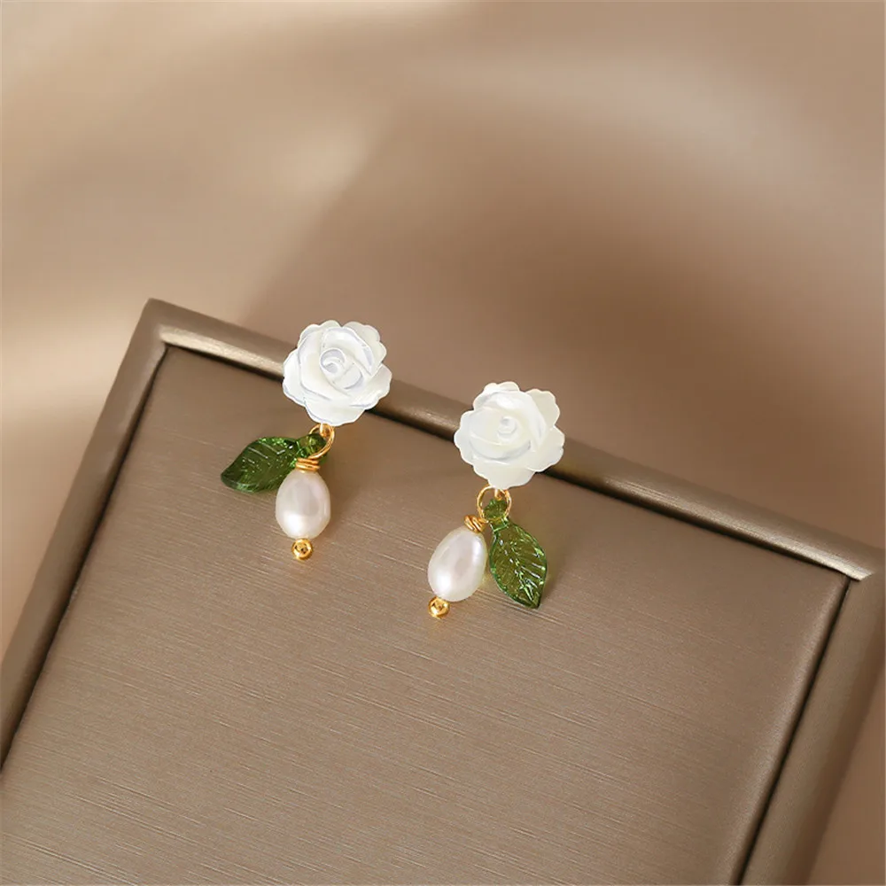 

Unique Pearl Women Drop Earrings Green Leaves Charm Jewelry Shell Flower Silver Needle Studs Romantic Exquisite Versatile Gift