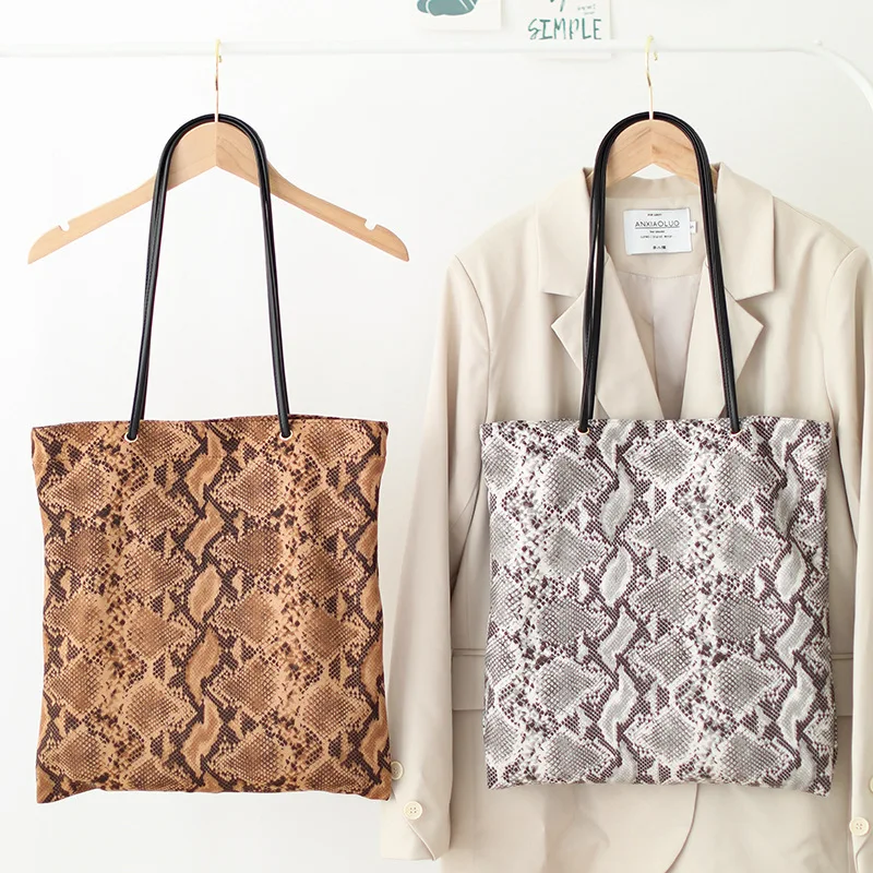 

Женская сумка-тоут со змеиным узором, тканевая сумка для шоппинга для подростков с коровьим, тигровым, леопардовым, зебровым принтом, открыт...