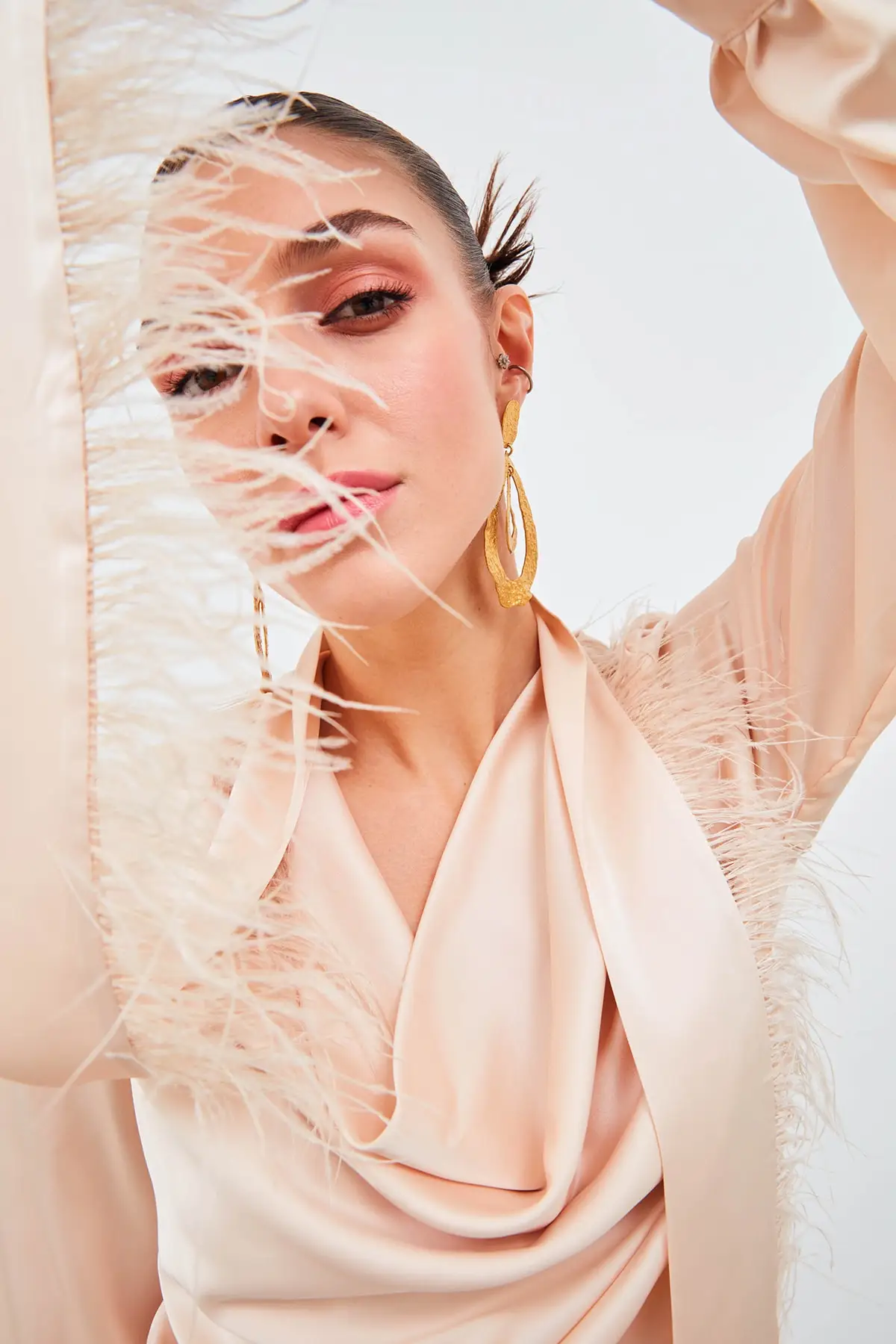 Рисунок 5 - Женская стильная блузка с перь