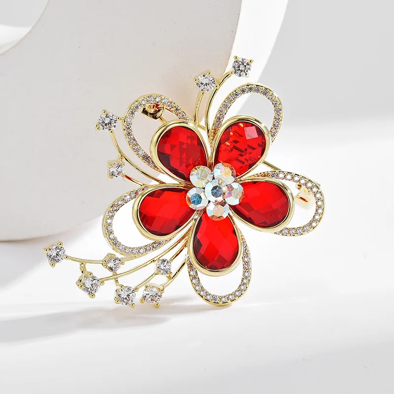 Exquisite Red Crystal Flower Brooch Feminine Fashion Zircon Plant Pin and Brooch for Woman Birthday Gift Accessories Wholesale