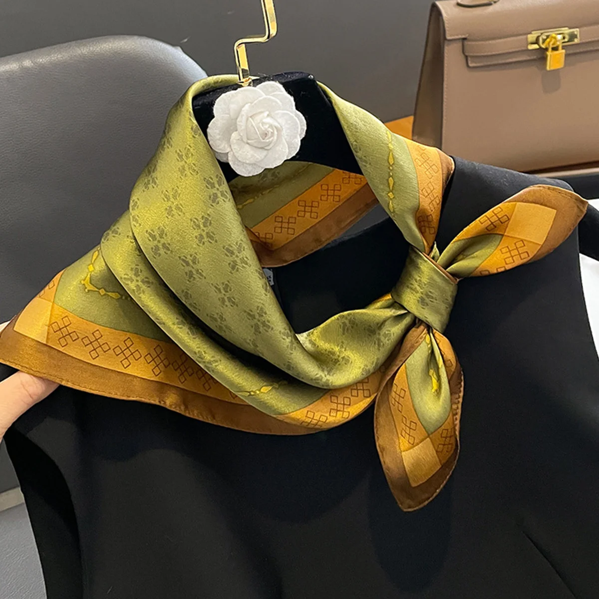 Темно-зеленый квадратный шарф с принтом простой цветочный узор простые имитации