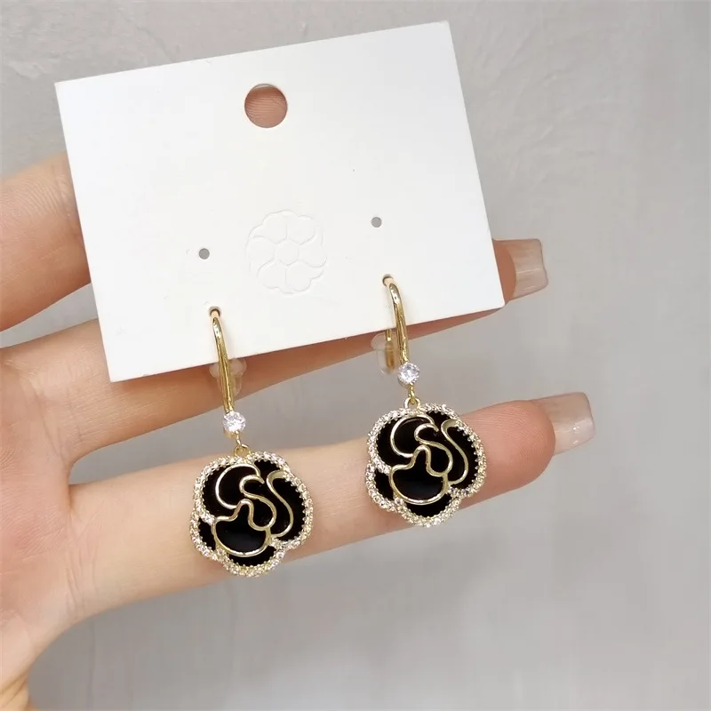

European and American Rose Studded Earrings New Fashion Style Flower Earrings Women Cool Fashion Jewelry Ear Accessories