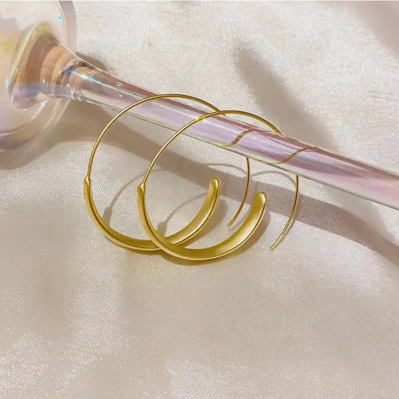 

New Jewelry Gold Matte Matte Texture Earrings Europe and America Big Circle Fashion Temperament Luxury Design Ear Jewelry